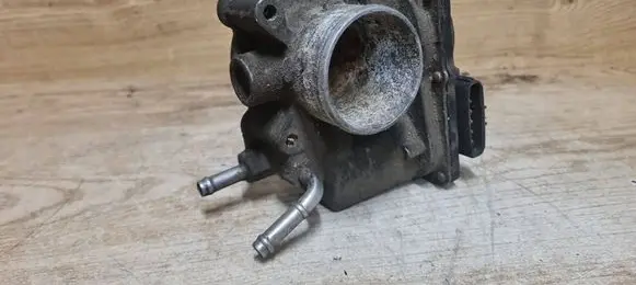 Toyota RAV 4 (XA30) Throttle valve 22030