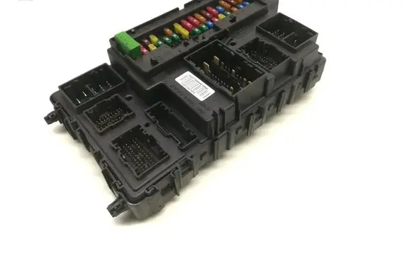 Ford Mondeo MK V Fuse module FU5T-15604-DAJ