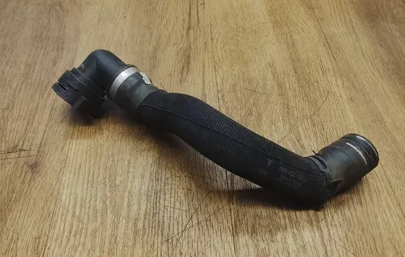 Porsche Macan (95B) Engine coolant pipe/hose 95B122101J