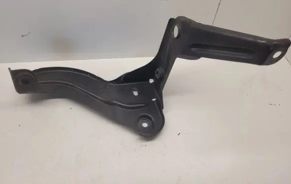 Audi A6 S6 C6 4F Intercooler pipe mounting bracket 4F0145813F