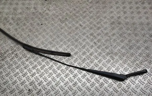 Volkswagen Jetta VI Front wiper blade arm 