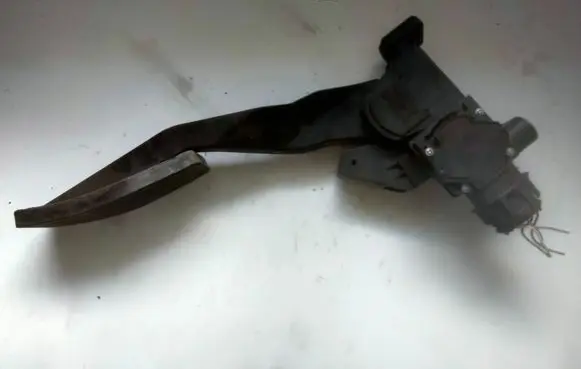 Opel Zafira A Accelerator throttle pedal 90581208 0281002298 970105552
