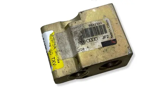 Volkswagen Golf IV Air conditioning (A/C) expansion valve 662975A