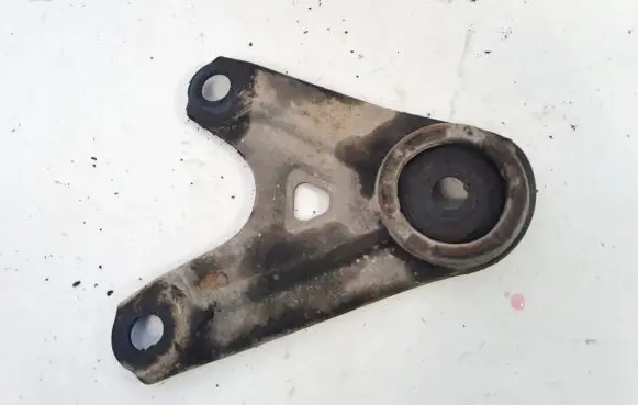 Toyota Avensis Verso Engine mounting bracket