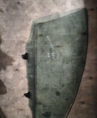 Nissan Qashqai Front door window glass four-door