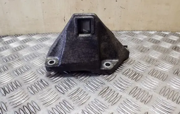 BMW 5 GT F07 Engine mounting bracket 6777628