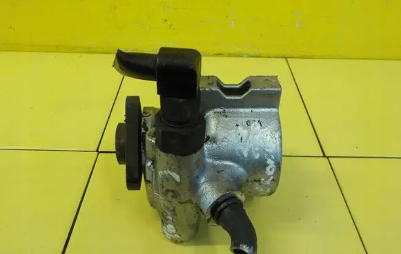 Jeep Grand Cherokee (WJ) Power steering pump 52089301AC