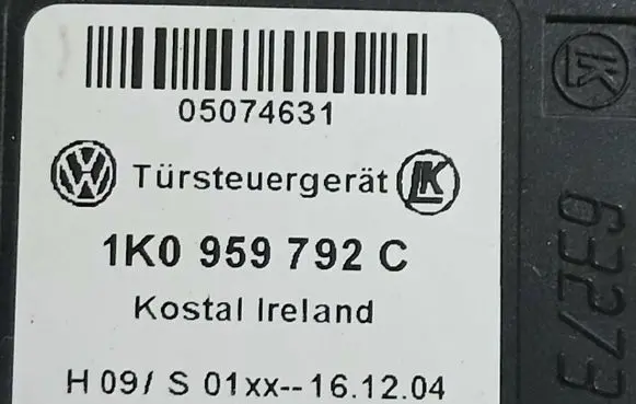 Volkswagen Touran I Front door window regulator motor 1T0959702 400785P 1K0959792C