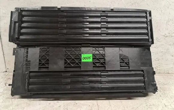 Peugeot 5008 II Radiator trim 9817002880