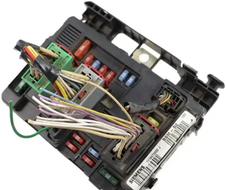 Citroen Berlingo Fuse module 9650618580 T118470002J
