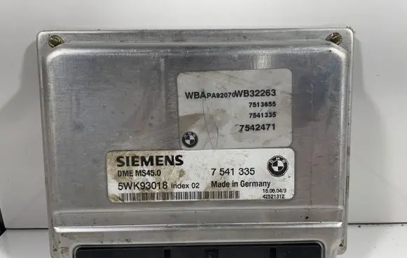 BMW X3 E83 Engine control unit/module 7541335 7542471 5WK93018