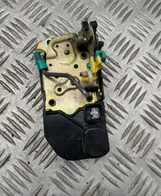 Dodge Durango II Rear door lock 