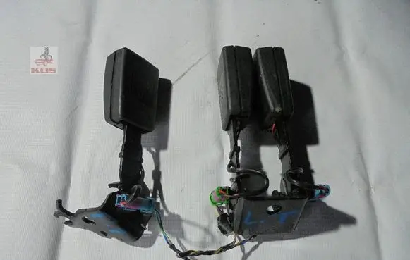 Volvo XC60 Seat belt trim 