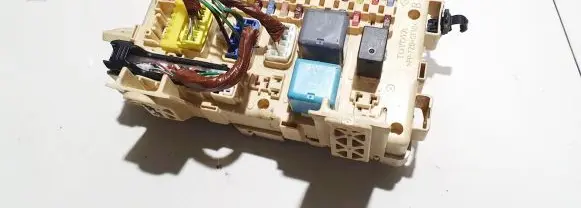 Toyota Avensis T250 Fuse box set 82641CA020F 82641-CA020-F