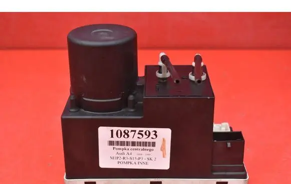 Audi A4 S4 B5 8D Central locking vacuum pump 8D0862257