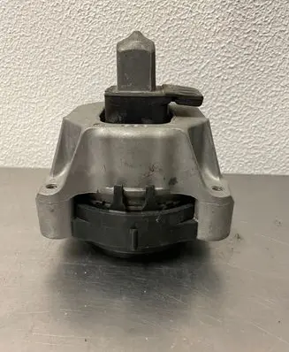 BMW 5 G30 G31 Engine mount bracket