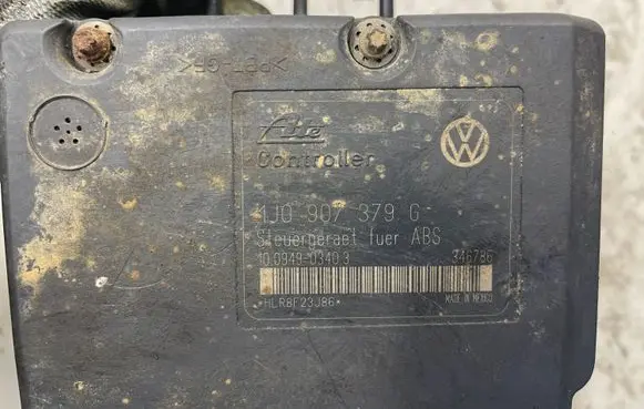 Volkswagen Golf IV ABS Pump 1J0907379H