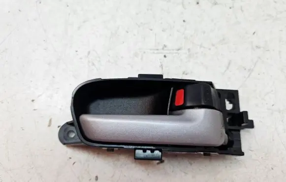 Suzuki Grand Vitara II Front door interior handle