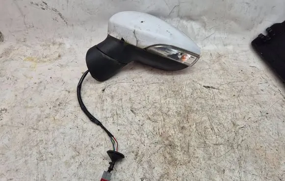 Ford Fiesta Front door electric wing mirror 