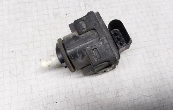 Skoda Octavia Mk1 (1U) Headlight level adjustment motor 00728220