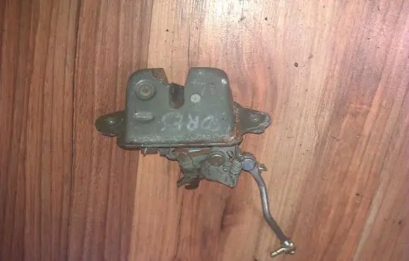 Subaru Forester SF Tailgate/trunk/boot lock/catch/latch