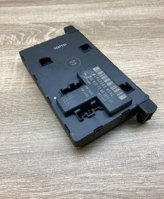 Mercedes-Benz C W203 Door control unit/module 2038201385 351307 LHUsed