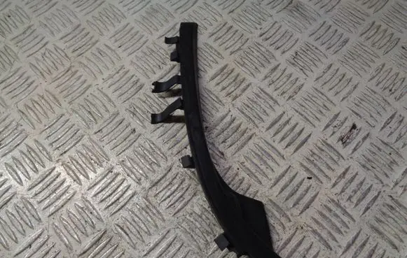 Nissan Note (E12) Windshield trim 668943VV0A