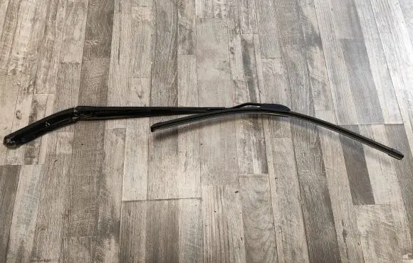 Chrysler Town u0026 Country V Windshield/front glass wiper blade 24030777 A4130 05113045AB