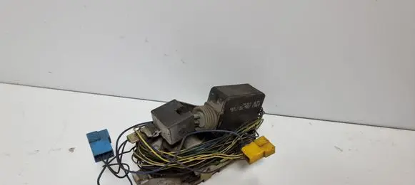 Volkswagen II LT Front door lock 9017201535