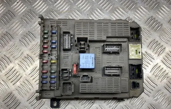 Citroen C5 Fuse module 9645030380