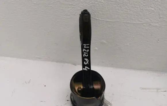 Mercedes-Benz E W212 Piston with connecting rod