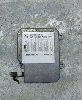 Volkswagen PASSAT B5 Airbag control unit/module 1C0909605B