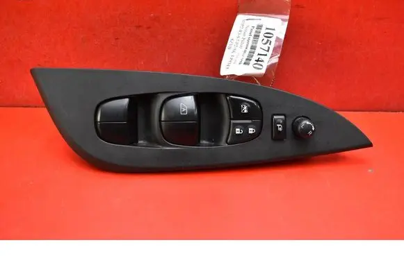 Nissan Pulsar Electric window control switch 809613ZL0A