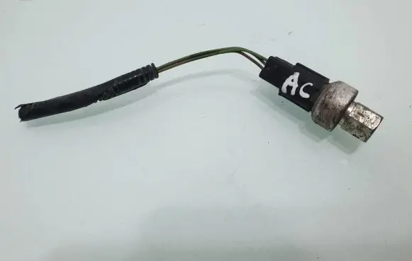 Ford Fiesta Air conditioning (A/C) pressure sensor 314023100 ISO1401906