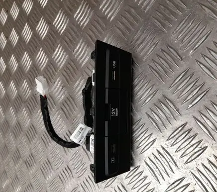 Hyundai Bayon USB socket connector 96125Q0020