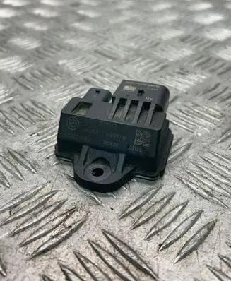 BMW 3 F30 F35 F31 Glow plug pre-heat relay 8570087
