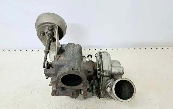 Toyota Avensis T250 Turbo 172010R020