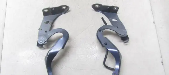 Engine bonnet/hood hinges