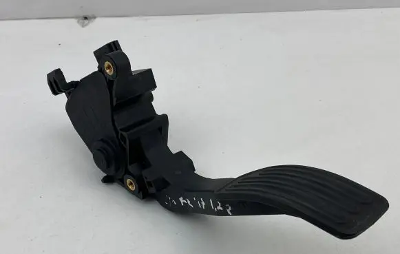 Nissan Juke I F15 Accelerator throttle pedal 180023RA0B 31515B 01469
