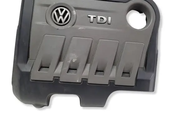Volkswagen Passat Alltrack Engine cover (trim) 03L103925
