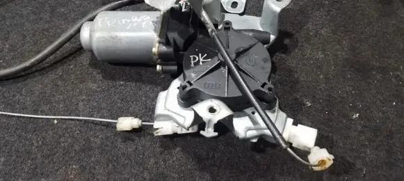 Nissan Almera Tino Front door window regulator motor 400601t2