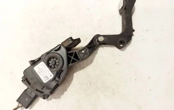 Accelerator throttle pedal