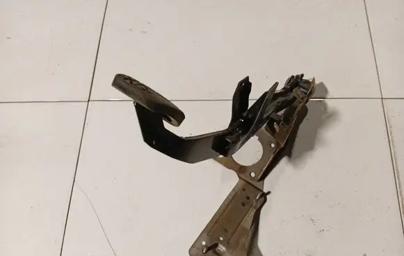 Mazda 5 Brake pedal 