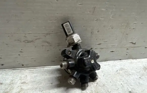 Ford Focus Fuel main line pipe 9D280DB