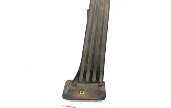 Accelerator throttle pedal