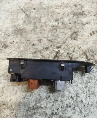 Renault Laguna II Electric window control switch 8200397297B