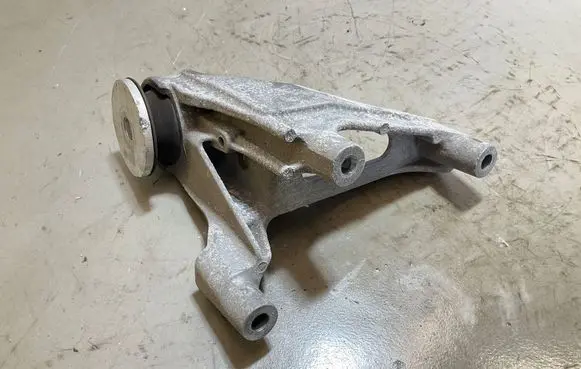 BMW X1 F48 F49 Rear differential/diff mount bracket 6868296