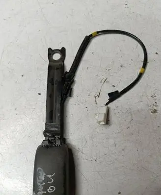 Toyota Aygo AB10 Front seatbelt buckle fe4a8