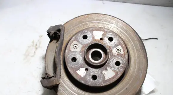 Suzuki Swift I Front wheel hub spindle knuckle