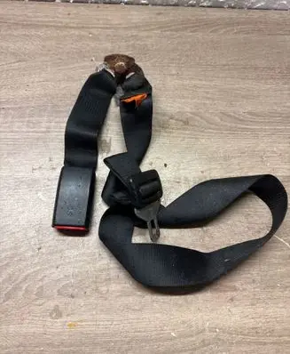 BMW 3 E30 Rear seatbelt 1952836